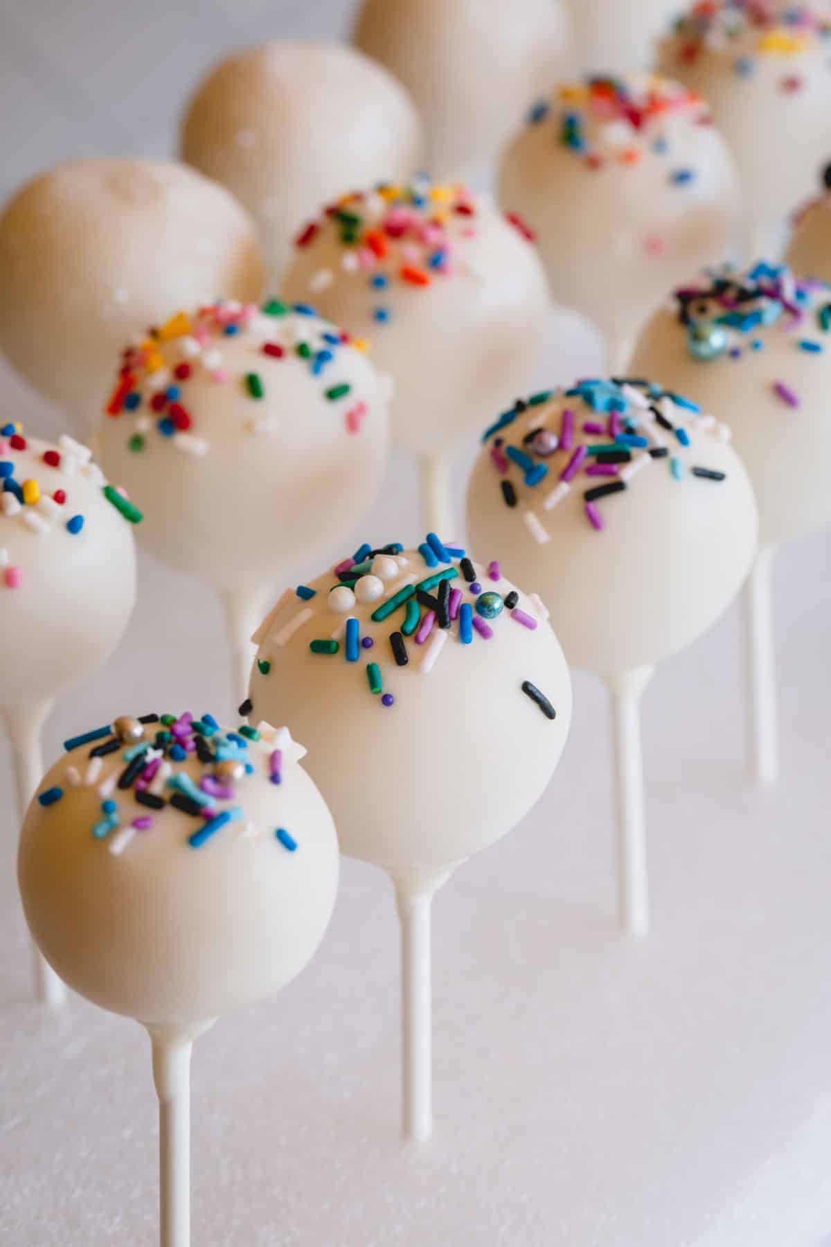 Black and White Cake Pops!, Learn Colours