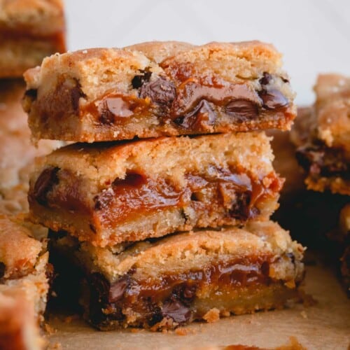 Salted Caramel Chocolate Chip Cookie Bars - Closet Cooking